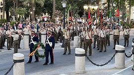 Guiones y banderines rindiendo homenaje a los caídos por España.