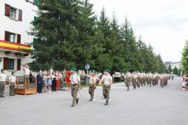 El general Bataller en la presidencia del desfile 