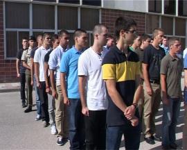 Los alumnos empiezan a familiarizarse con la vida militar 