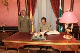 Firma en el Libro de Honor del Cuartel General