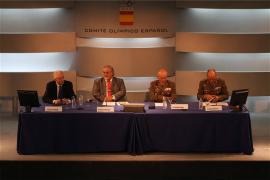 En el seminario se dan cita civiles y militares