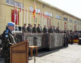 El general Herrero, jefe del contingente, en su alocución