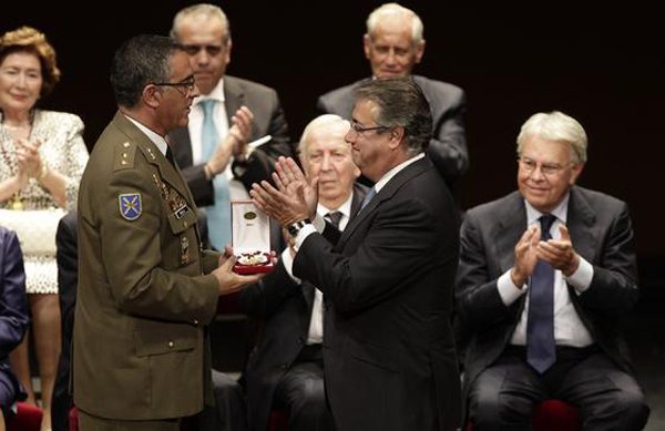 El teniente coronel Rebollo recoge la Medalla