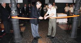 Corte de la cinta inaugural de la exposición