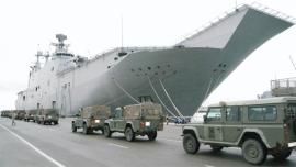 Vehículos a la espera del embarque