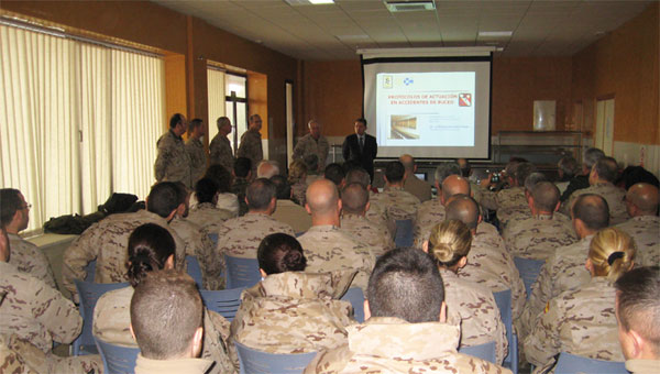A la conferencia asistieron muchos militares