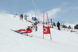 Participante del ET en la prueba de slalom