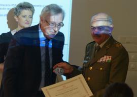 El general Abajo Merino recibe el reconocimiento