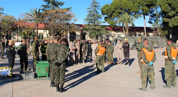 Alumnos del curso en la visita al Regimiento (Foto:RNBQ nº 1)