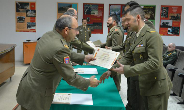 Entrega de los diplomas en la jornada de clausura