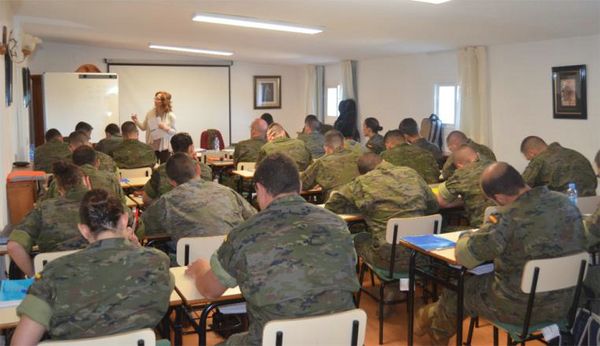 Los alumnos en una de las clases teóricas Los alumnos en una de las clases teóricas
