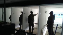 Participantes en ejercicio de tiro