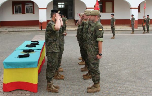 inteligencia puntada Predecesor Entrega de la boina negra al personal de nueva incorporación en el 'Saboya'  nº 6 - Ejército de tierra