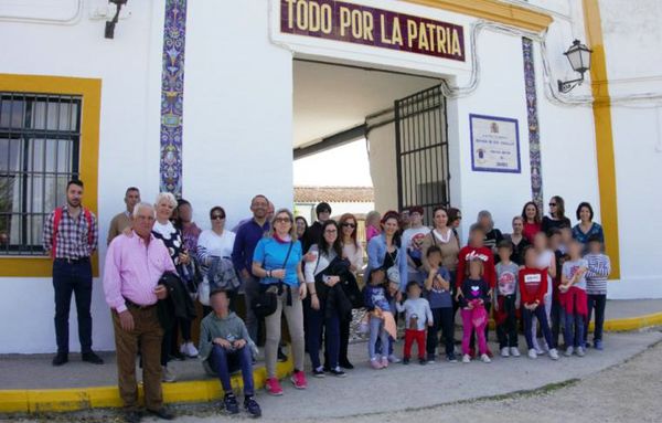 Familiares de militares en una de las visitas