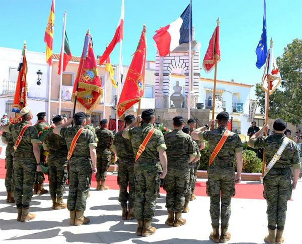 El acto central se celebró en la plaza de España El acto central se celebró en la plaza de España