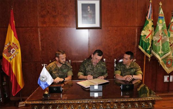 Firma de las actas del relevo