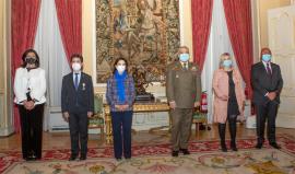 Condecorados y autoridades, en el CGE