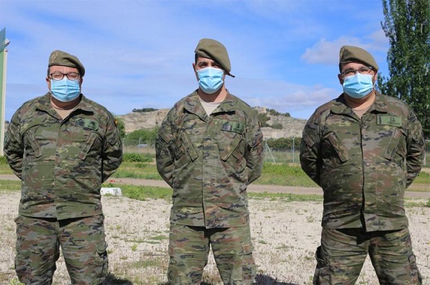 Los tres militares en la Academia Logística