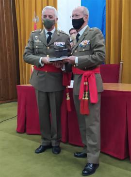 Entrega del premio al general Corpas