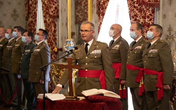 El general Escámez jura su nuevo cargo