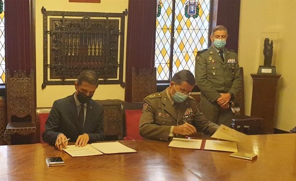 El Ministerio de Defensa y el Ayuntamiento de Alcalá de Henares firman un convenio para instalar una sala-museo de la Brigada VI
