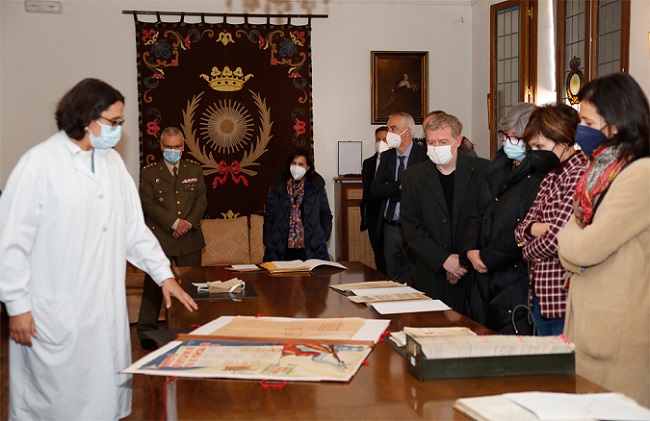 La ministra de Defensa visita el Archivo General Militar de Ávila