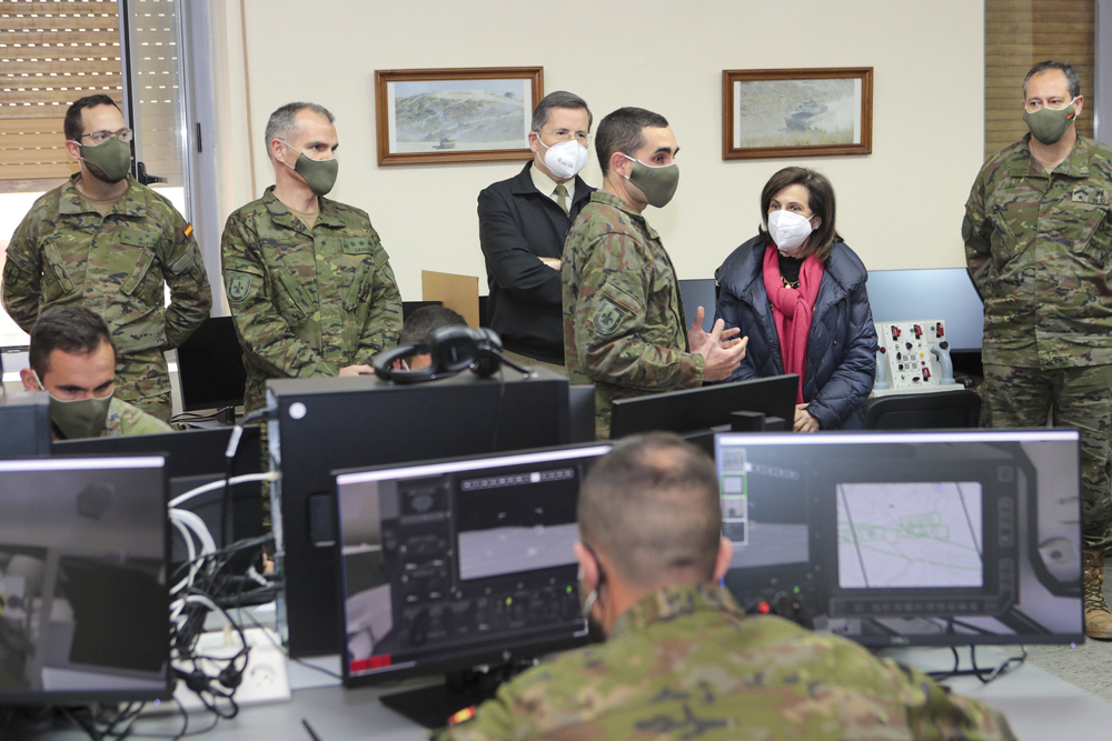 El JEME acompaña a la ministra de Defensa en su visita a la Academia de Infantería
