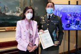 El JEME acompaña a la ministra de defensa en la entrega del premio 'Soldado Idoia Rodríguez, mujer en las Fuerzas Armadas'