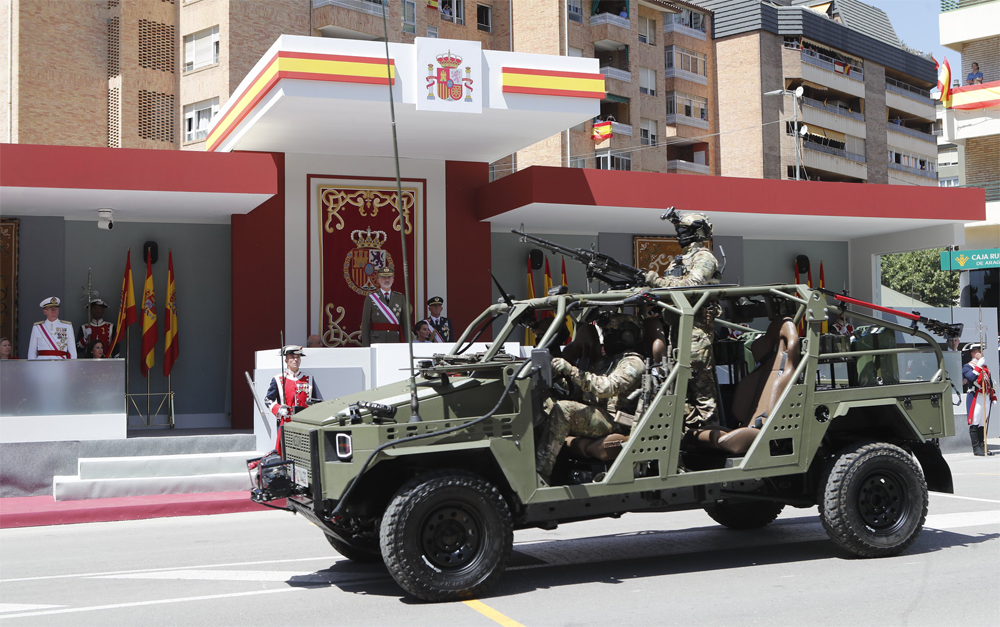 Sus Majestades los Reyes presiden en Huesca el acto central del Día de las Fuerzas Armadas