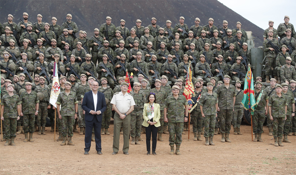 Autoridades y militares en "La Isleta"