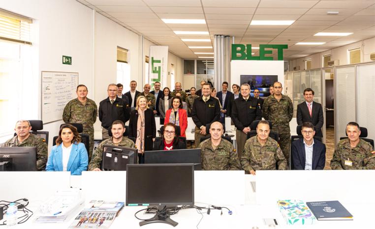 La ministra de Defensa visita la Oficina de Proyecto de la Base Logística del Ejército de Tierra