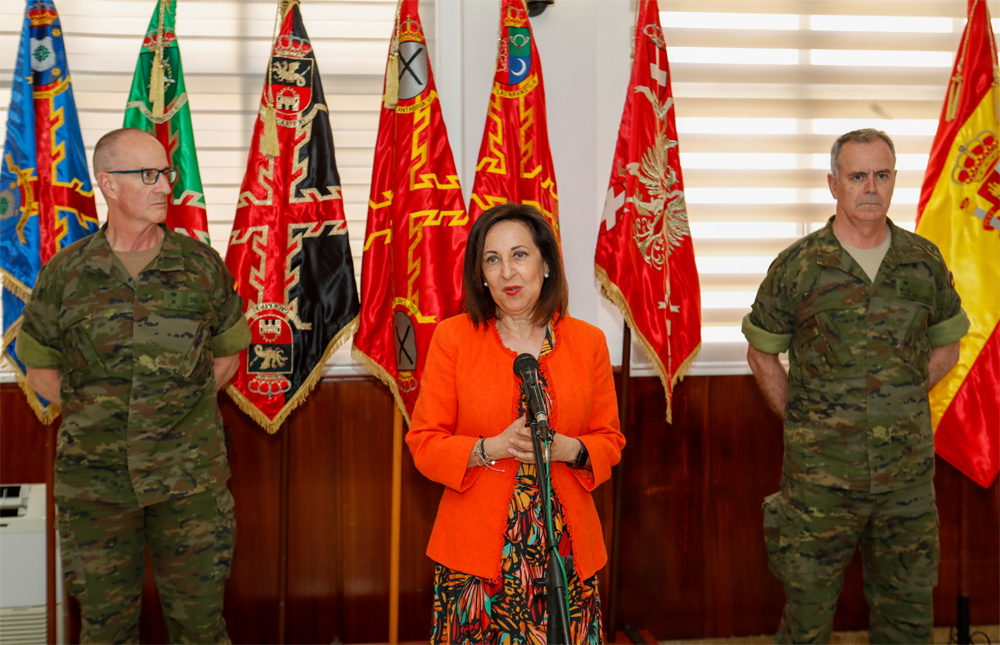 La ministra de Defensa visita la Brigada  </br>“Extremadura” XI