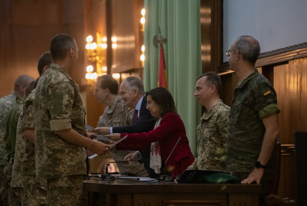Entrega de diplomas del Curso de Tratamiento de Bajas en Combate a 30 militares ucranianos