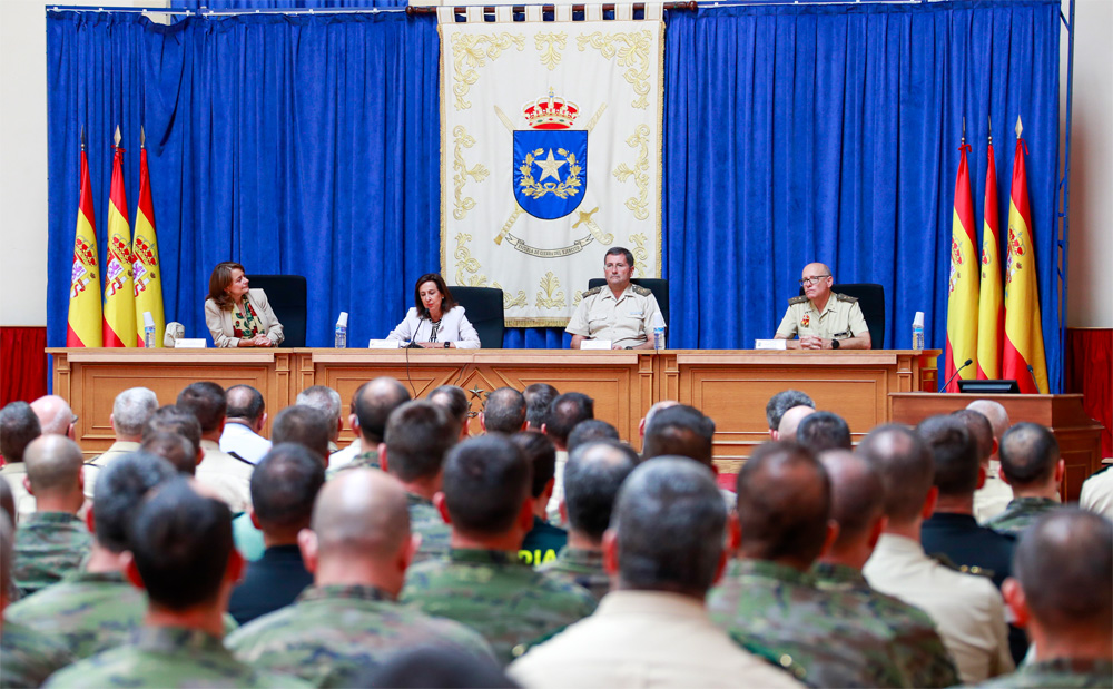 La ministra de Defensa y el JEME visitan la Escuela de Guerra del Ejército de Tierra