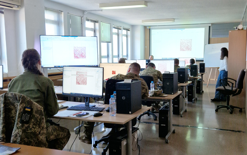 El Centro Geográfico del Ejército forma a militares ucranianos en ingeniería geográfica y cartográfica
