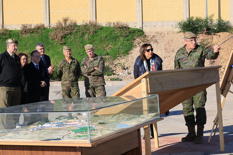 La ministra de Defensa y el JEME visitan la Comandancia General de Ceuta