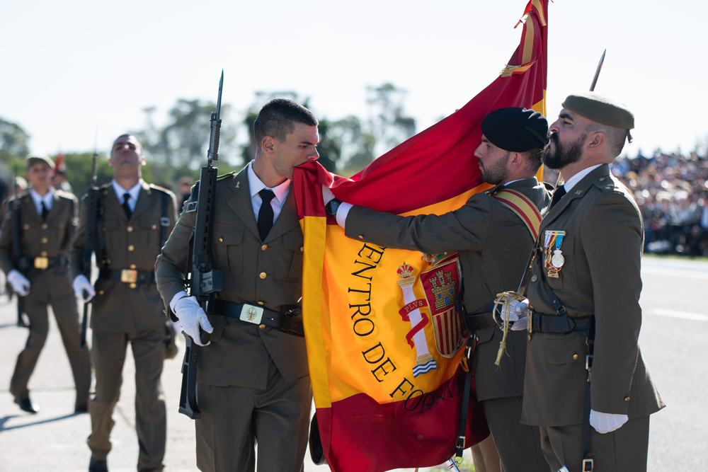 Más de 2.000 nuevos soldados juran Bandera en Cáceres y San Fernando (Cádiz)
