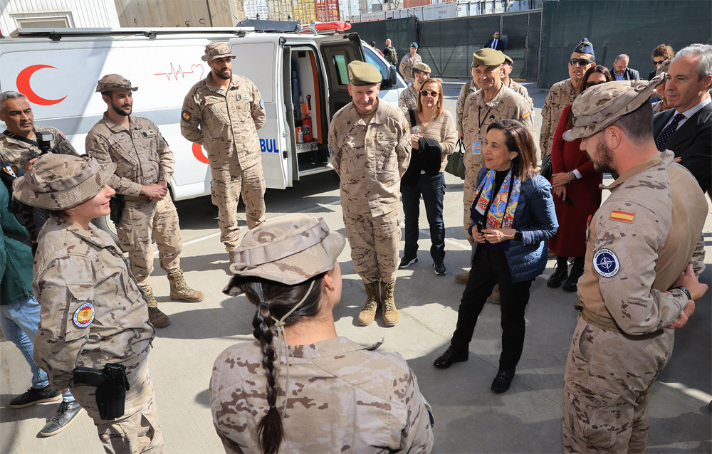 La ministra de Defensa visita al contingente español desplegado en Irak