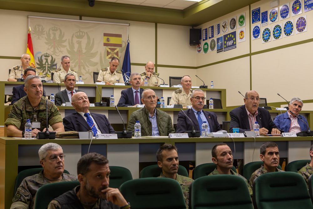 El Centro de Situación de la División de Operaciones celebra la Jornada 20/40 con un encuentro de antiguos jefes