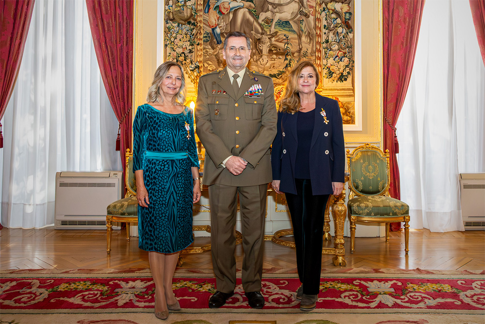 Cruz del Mérito Militar a la psicóloga Paz García y la doctora Felicidad Rodríguez