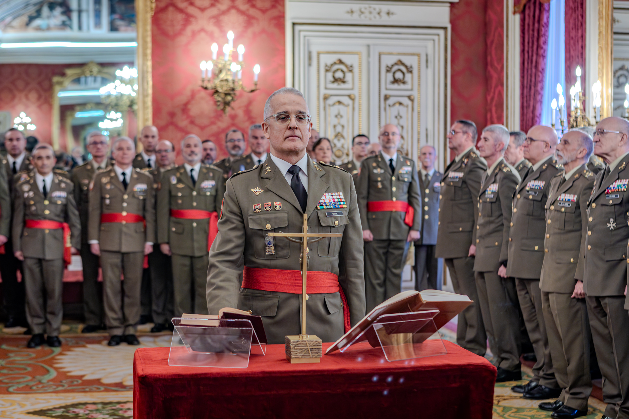 Relevo en la cúpula del Ejército