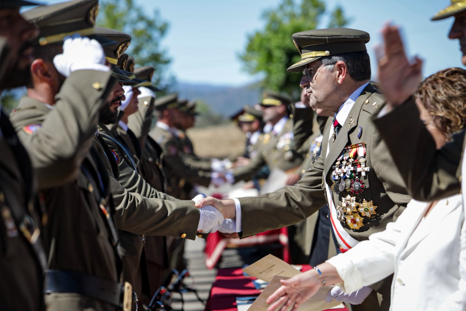 Entrega de Reales Despachos en las Academias de Oficiales y Suboficiales del Ejército