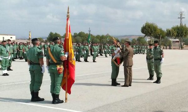 El JEME asiste al acto de constitución del Regimiento 'Zaragoza' nº 5