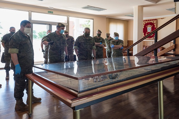 El JEME realiza una visita de inspección a la Base militar de Araca (Vitoria)