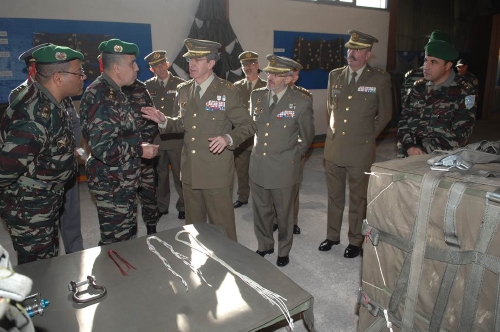 Visita oficial del JEME  acompañado de una delegación militar