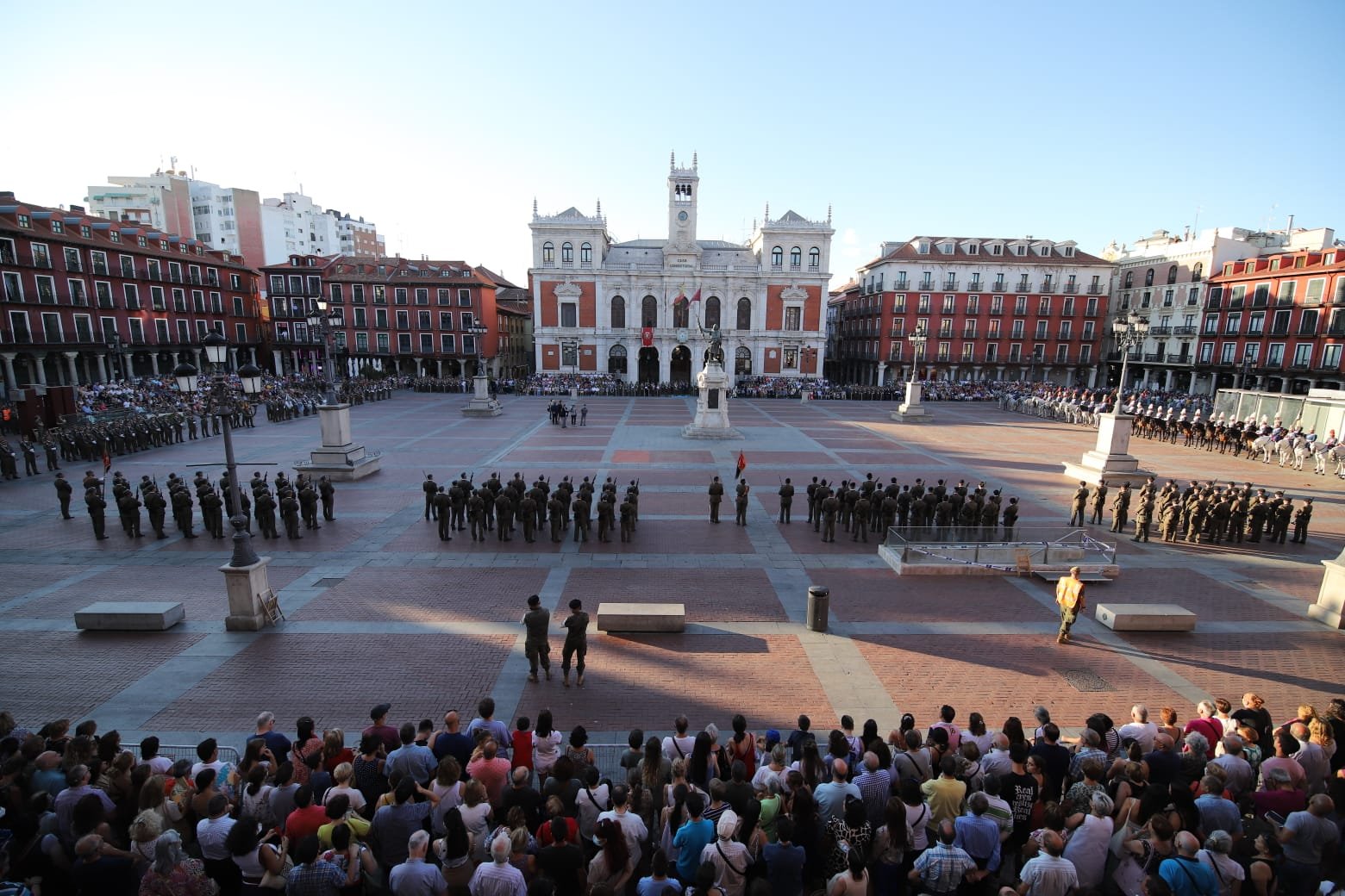 Formación en la Plaza Mayor de Valladolid 