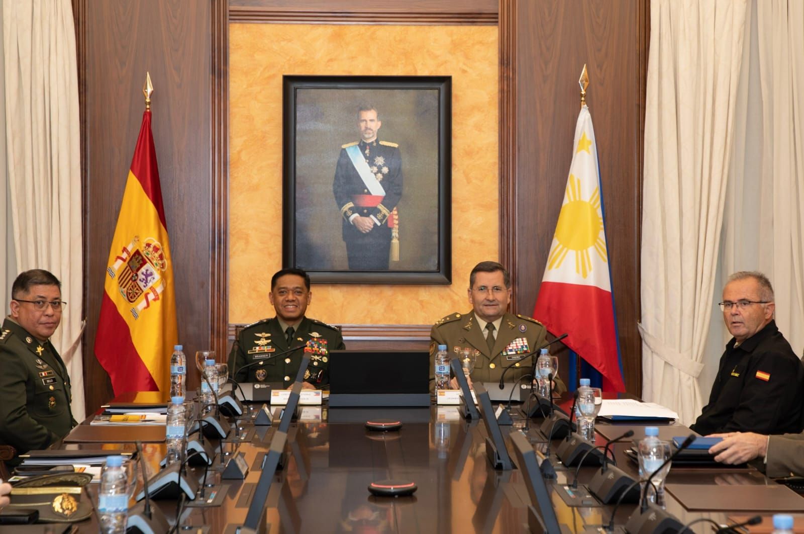El JEME recibe en el Palacio de Buenavista, al Jefe de Estado Mayor del Ejército de Filipinas Romeo S Brawner JR