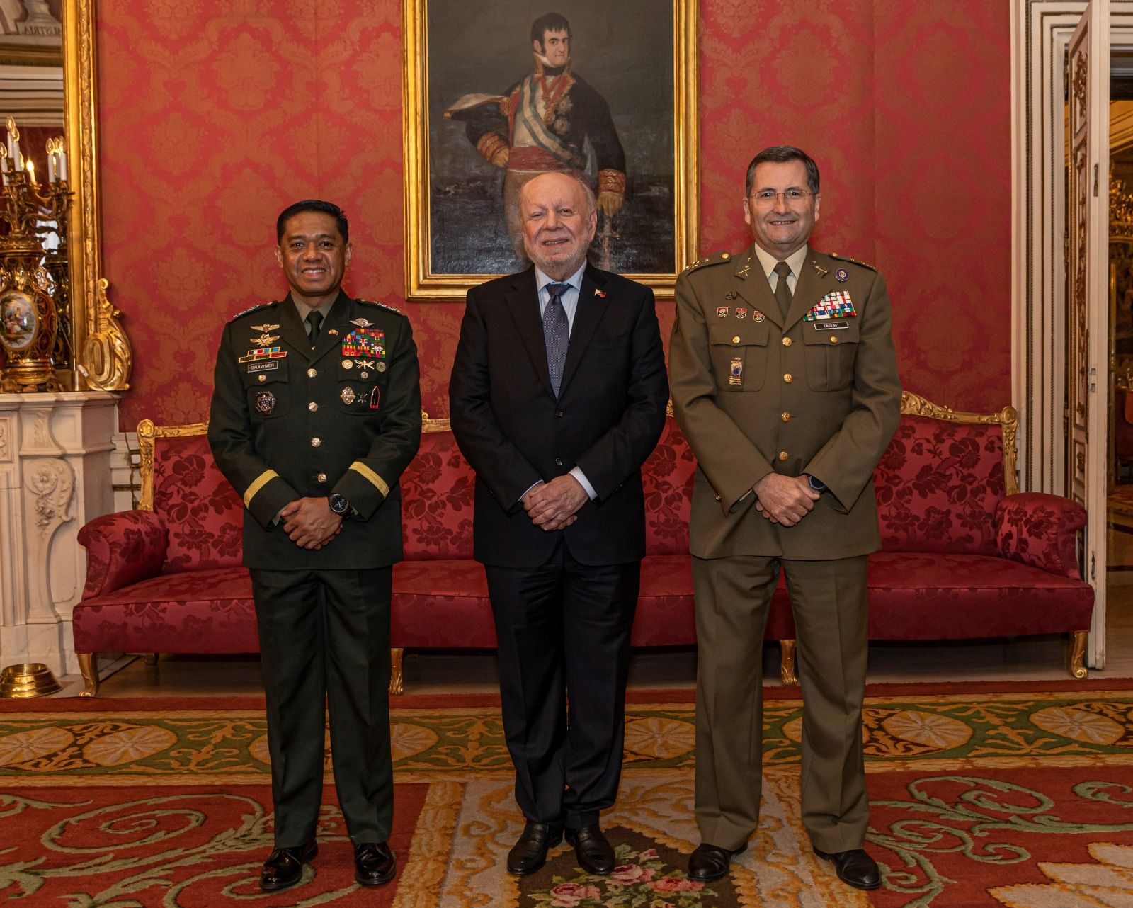 El JEME recibe en el Palacio de Buenavista, al Jefe de Estado Mayor del Ejército de Filipinas Romeo S Brawner JR