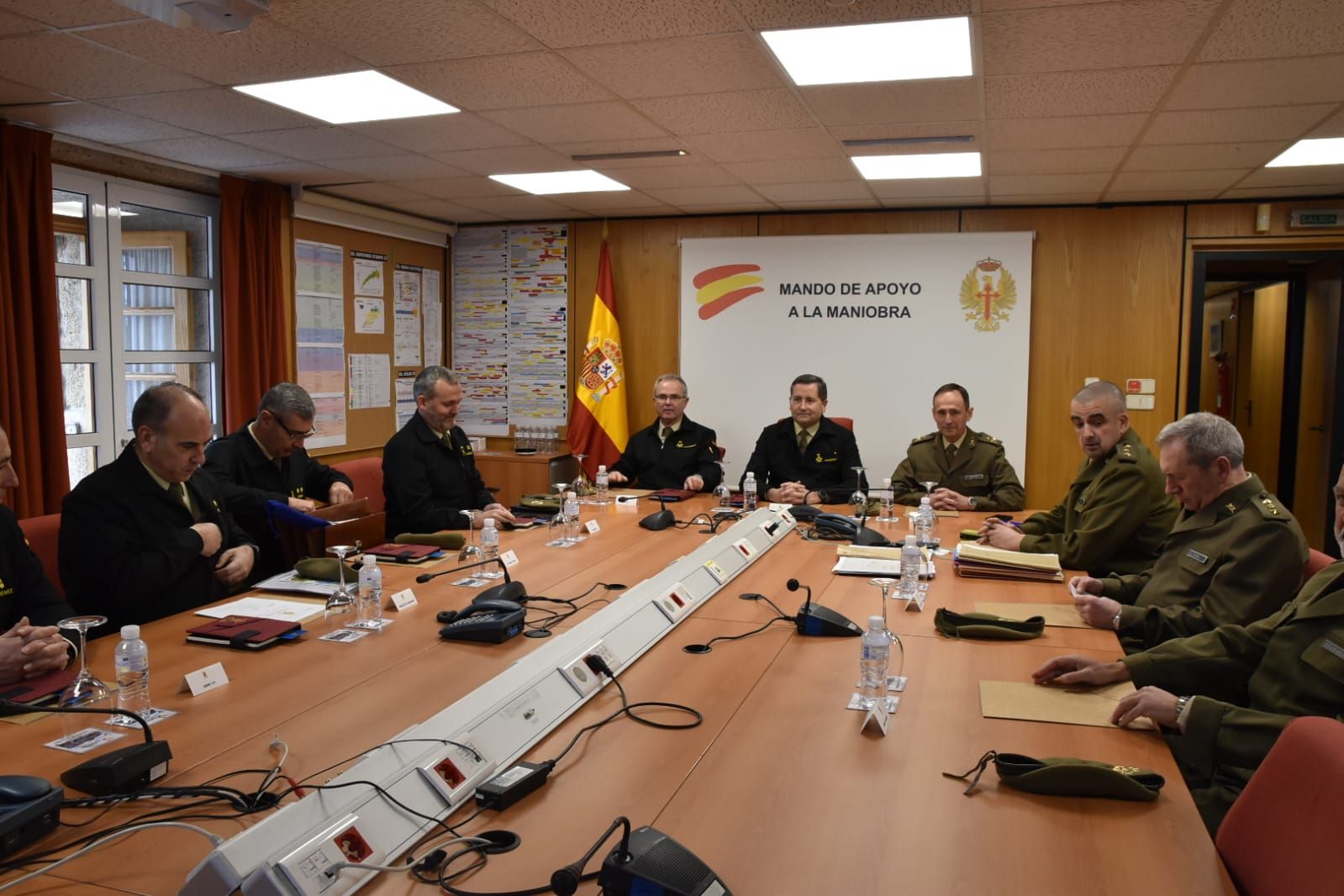 El G.E. Amador Enseñat y Berea JEME, ha realizado una visita de inspección a las unidades militares de la plaza de A Coruña.