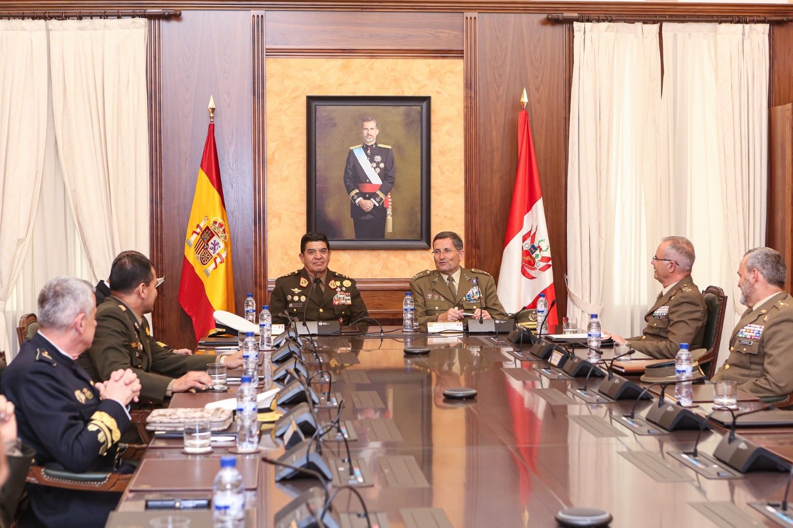 El JEME recibe al jefe del Comando Conjunto de las FAS del Perú, G.E. Manuel Jesús Martín Gómez De La Torre Araníbar